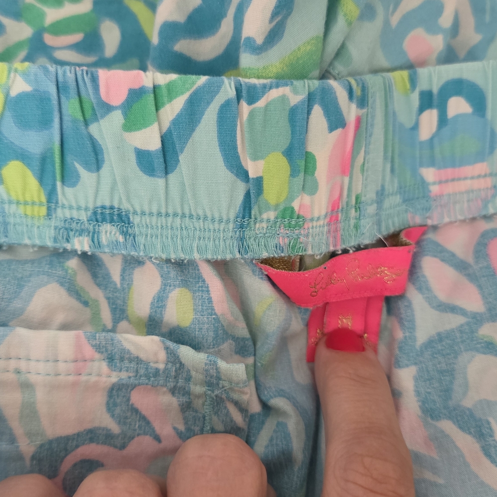 Lilly Pulitzer Blue and Pink Floral Women's Shorts - Picture 3 of 3